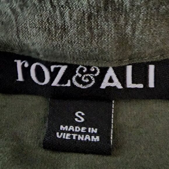 ROZ & ALI WOMEN'S ARMY GREEN TOP  1/4 QUARTER ZIP ROLL SLEEVE OPTION SIZE SMALL - Picture 7 of 7